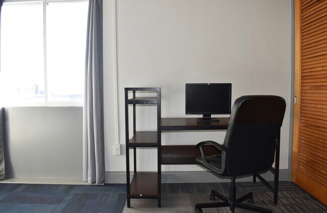 Building Photo - 274 Boulevard NE