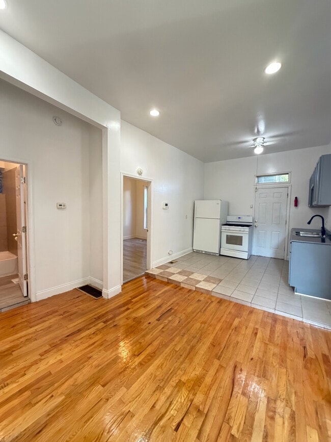 Building Photo - 7836 S Emerald Ave