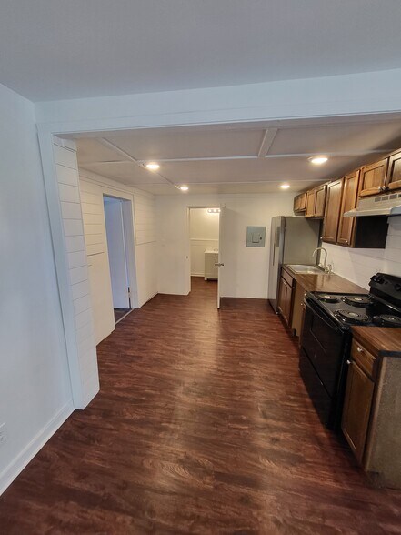 Building Photo - 1000 N Poplar St