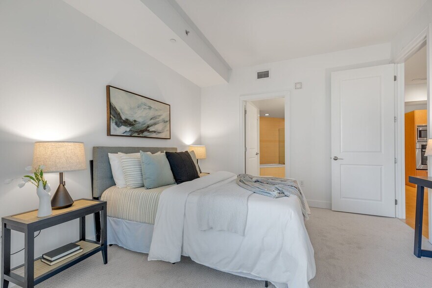 Building Photo - 1920 4th Ave