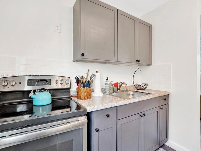 Building Photo - 12100 SW 43rd St