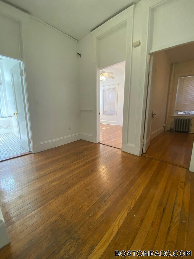 Building Photo - 175 Hemenway St