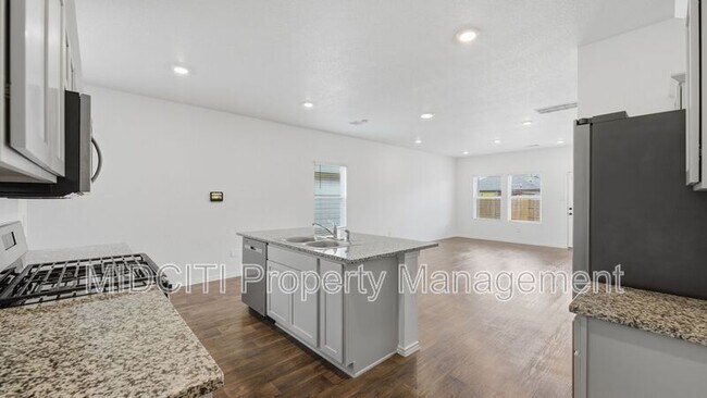 Building Photo - 255 Granary Dr