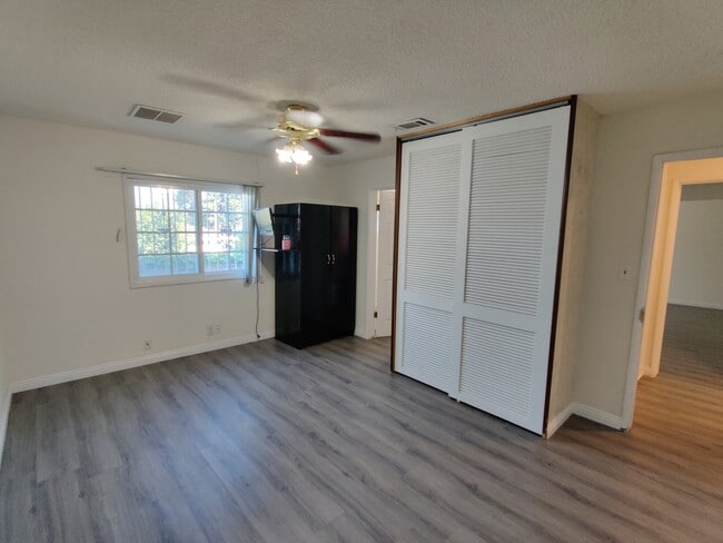Building Photo - 16192 Appleblossom St