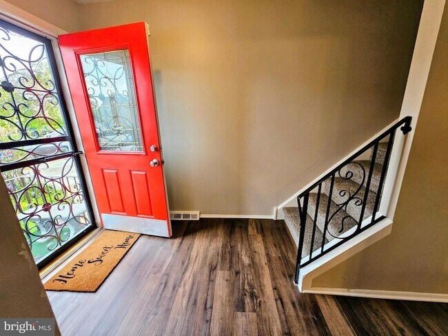 Building Photo - 1519 Roosevelt Dr