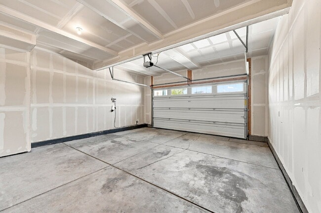 Building Photo - $2,995.95-3-Bed, 2.5-Bath Updated Townhouse in Broomfield!