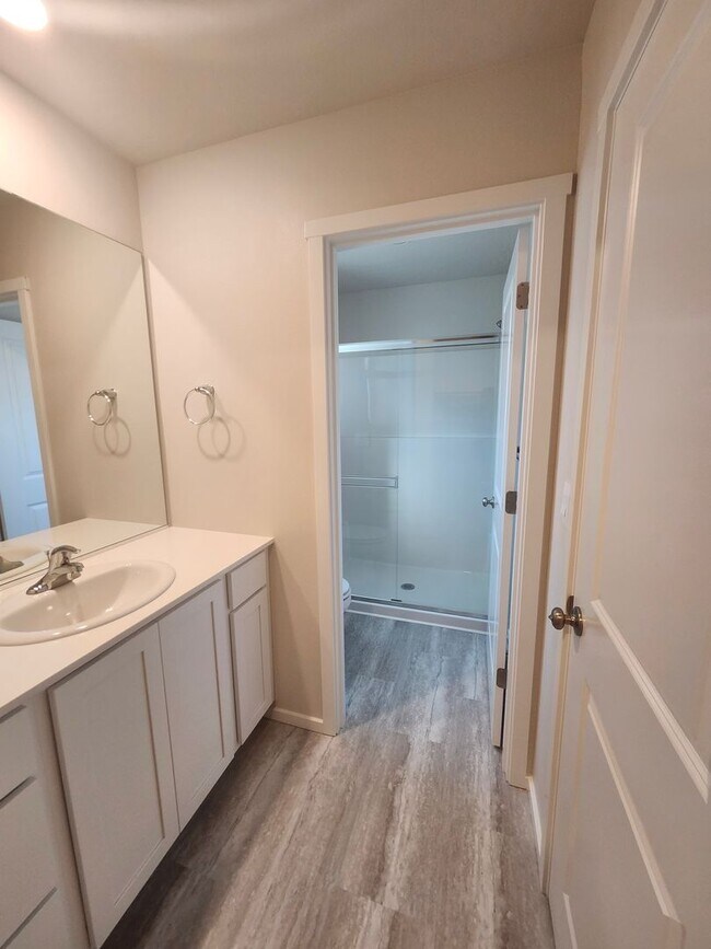 Building Photo - Brand New Construction! 4 bed/2.5 ba Townh...