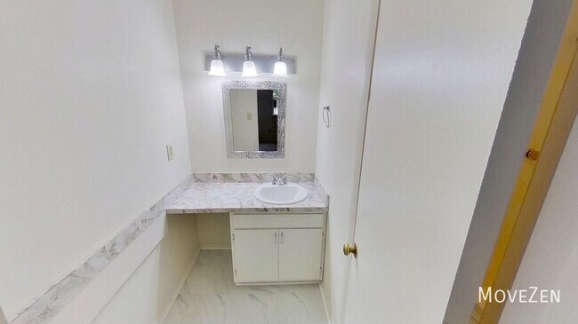 Building Photo - 5805 Nottoway Ct