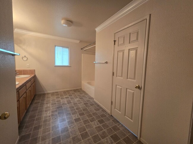 Building Photo - Spacious 2 Story 4 BR 2.5 BA Available Now