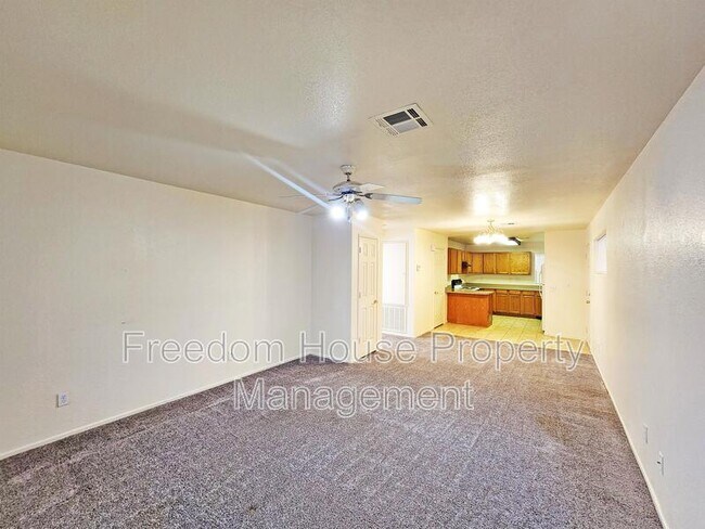 Building Photo - 2321 E Calvada Blvd