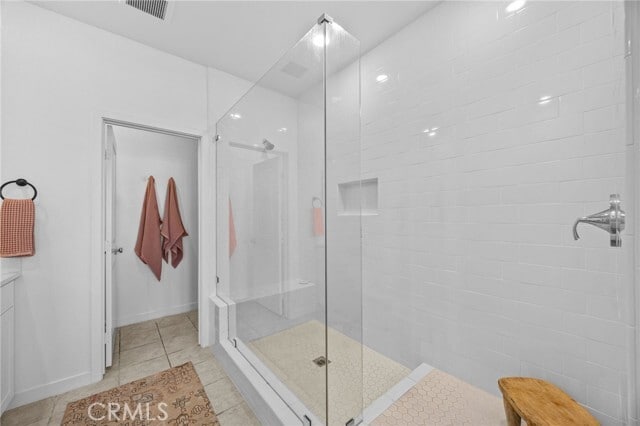 Building Photo - 323 Adela