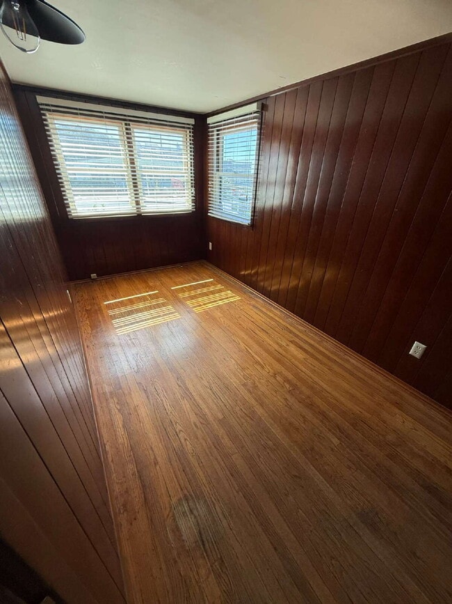 Building Photo - 2/Bed 1 Bath Beach Front Cottage