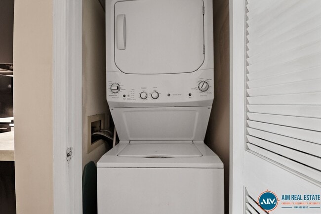 Building Photo - Move-In Ready 2 Bedroom Condo – Steps from...