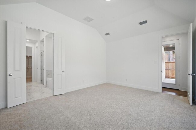 Building Photo - 5060 Westhaven Cir