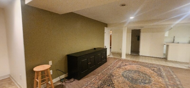 Building Photo - 702 Plum St SW