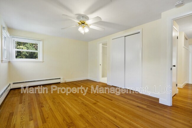 Building Photo - 27 Hermon St