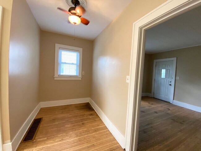 Building Photo - 4 Bedroom Near NDSU!!