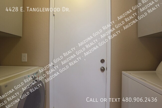 Building Photo - 4428 E Tanglewood Dr