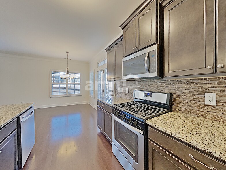 Building Photo - 1172 Frewin St