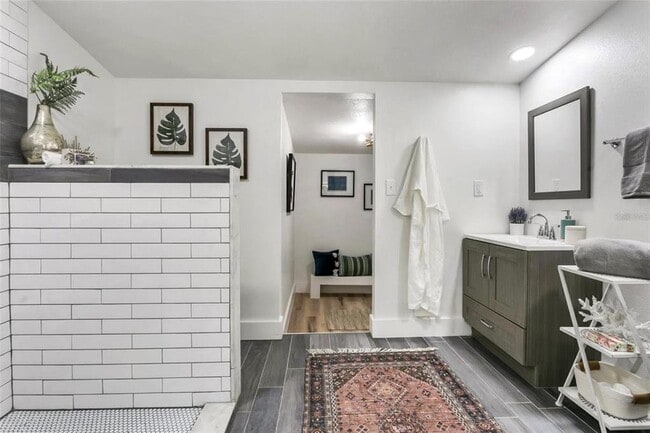 Building Photo - 301 N Fremont Ave