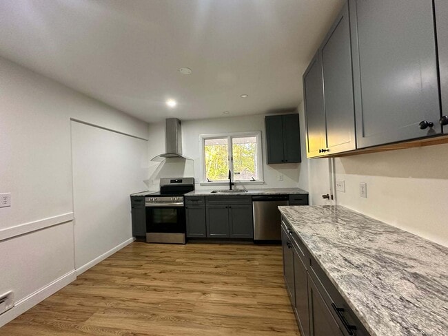 Building Photo - 275 High St