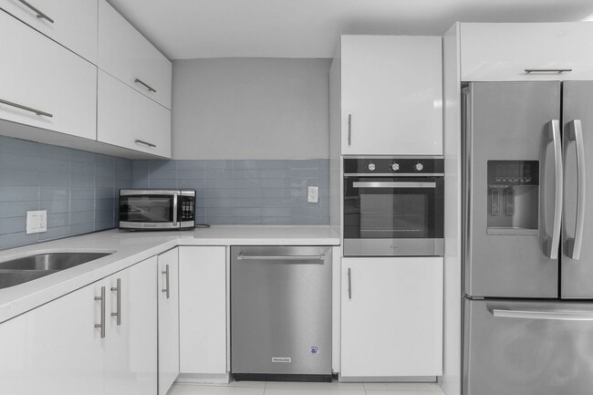 Building Photo - Beautiful California Style Hollywood Home