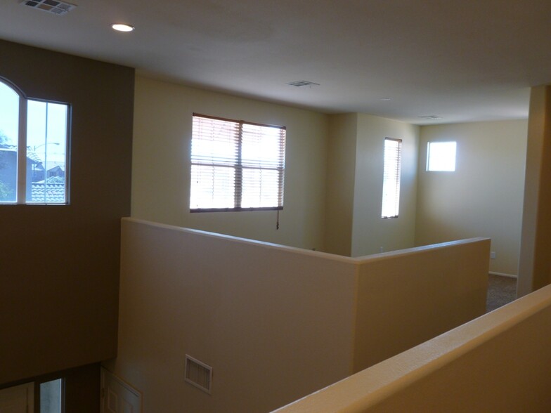 Building Photo - 5717 Leonidas St
