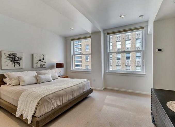 Building Photo - 411 W 7th St