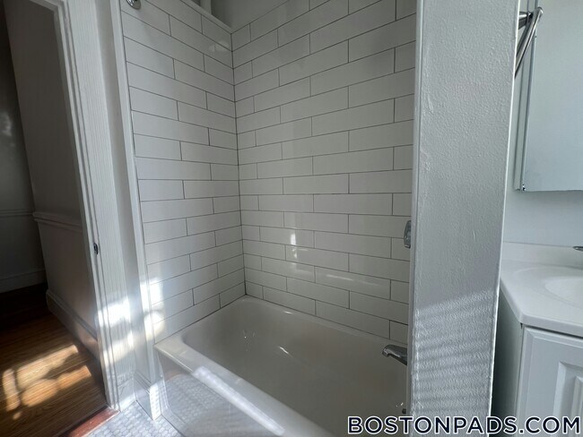 Building Photo - 175 Hemenway St