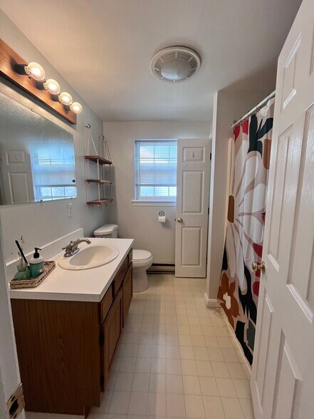 Bathroom - 51 Mitton St