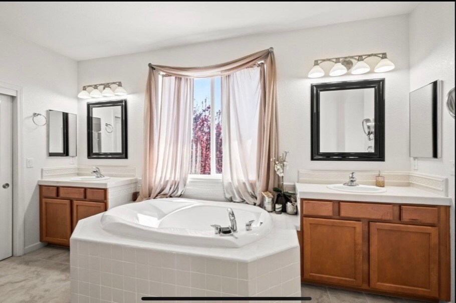 Building Photo - 962 Heritage Way