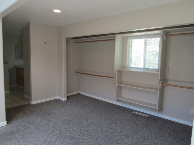 Building Photo - 12096 ID-21