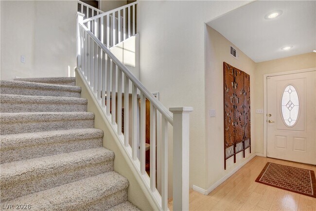 Building Photo - 251 Queens Ct