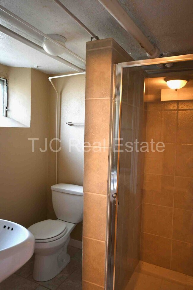 Building Photo - Central Park Home For Rent!