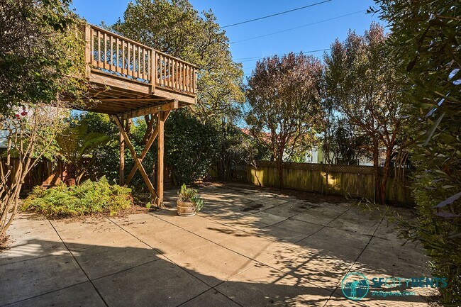 Building Photo - Forest Hill: Elegant Single Family Home