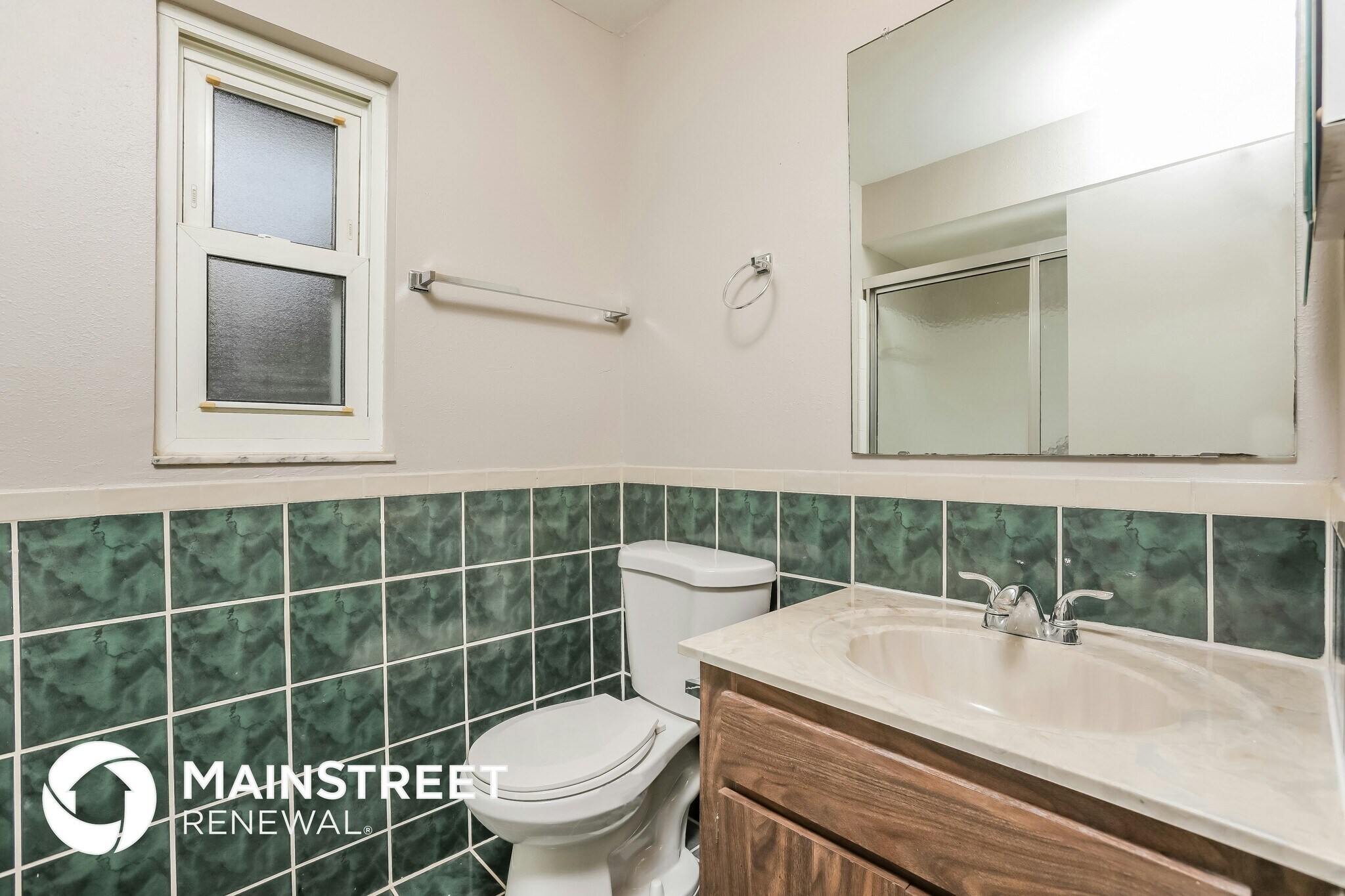 Building Photo - 605 Applewood Ave