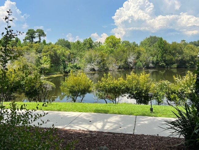 Building Photo - First Floor Condo at Bridgepointe - Beauti...