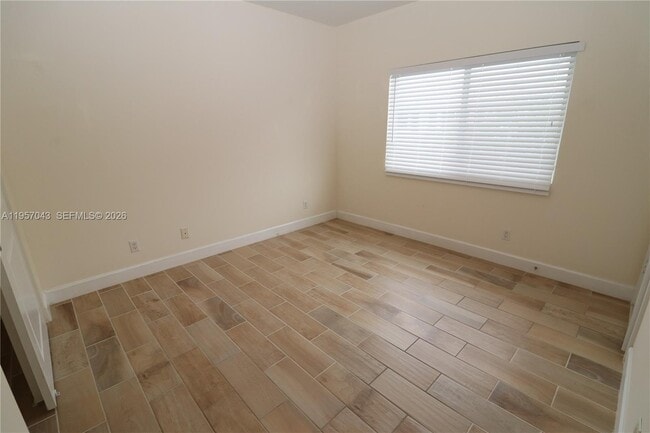 Building Photo - 609 NE 28th St