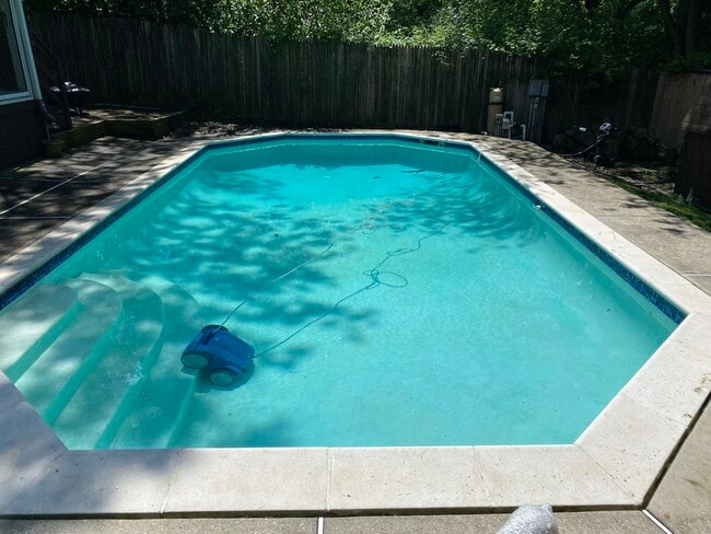 Building Photo - 3315 Pendleton Dr