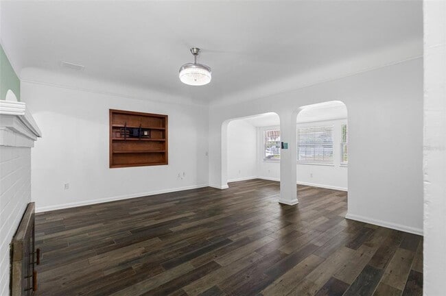 Building Photo - 641 Wilkie St