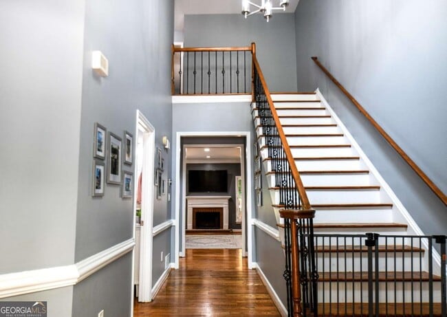 Building Photo - 304 Bridle Path