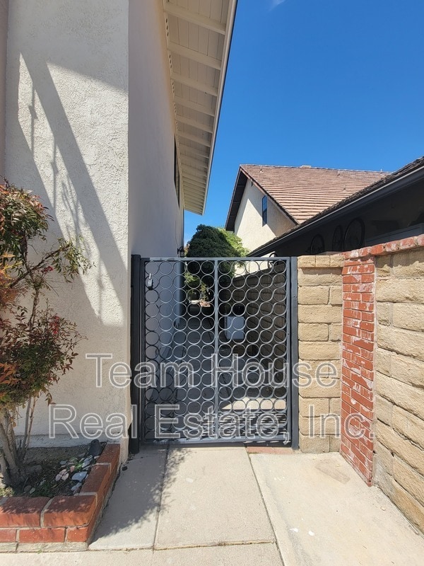 Building Photo - 23423 Vía Boscana