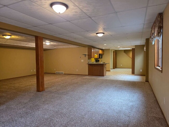 Building Photo - Multi generational Home New London