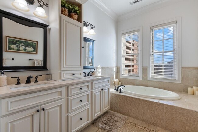 Building Photo - 3127 Parthenon Ave