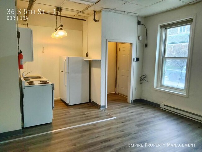 Building Photo - 36 S 5th St