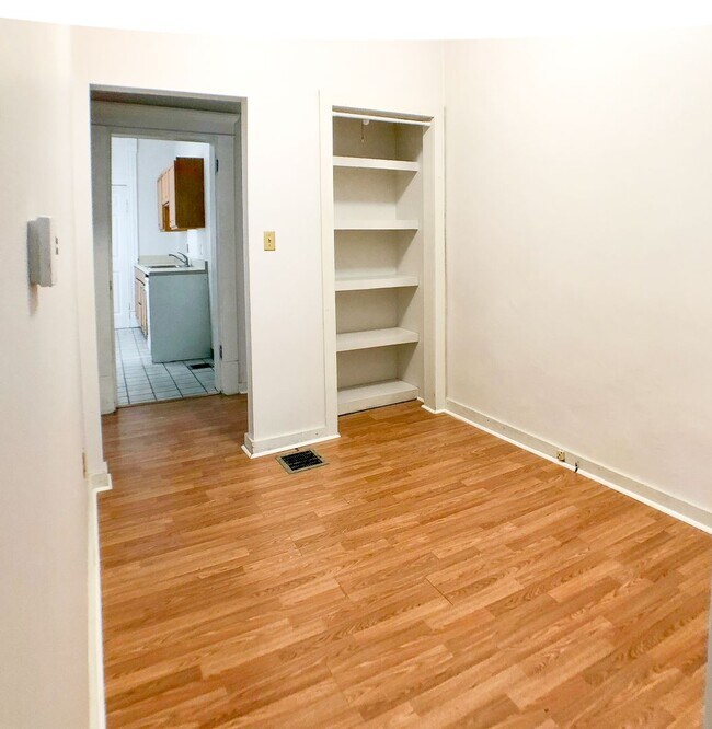 Building Photo - 1 Bed / 1 Bath on 10th Ave close to Wexner...