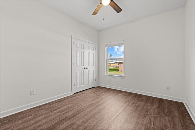 Building Photo - 2811 N Panama Ave