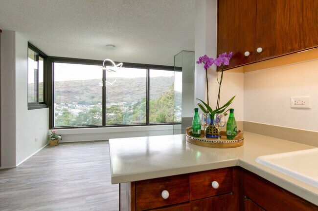 Building Photo - 250 Kawaihae St