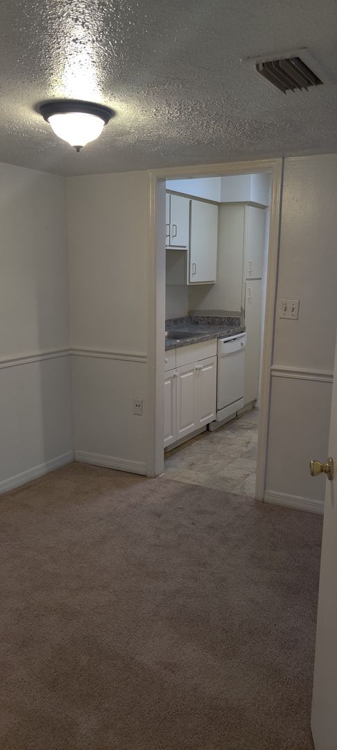 Building Photo - Ground floor One bedroom condo