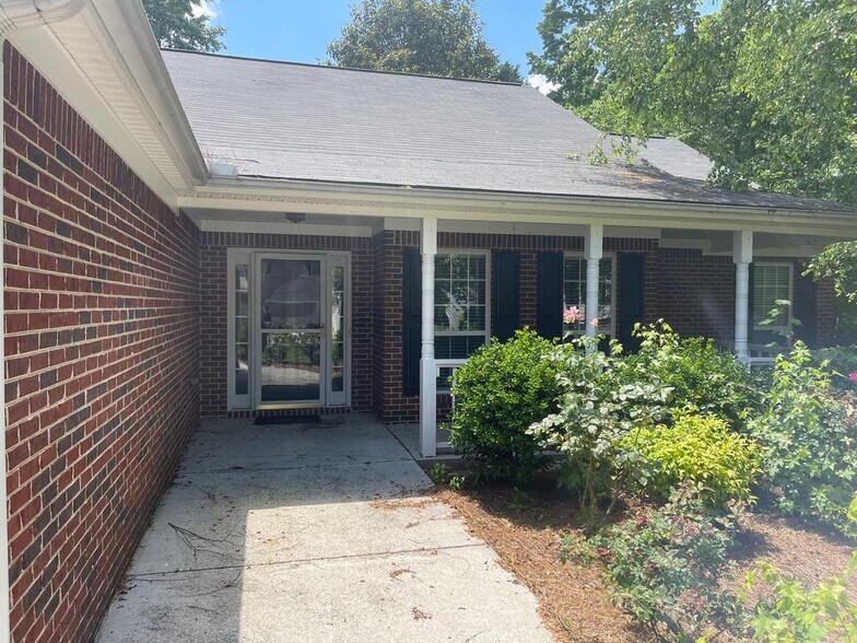 Building Photo - 3028 Express Ln NE